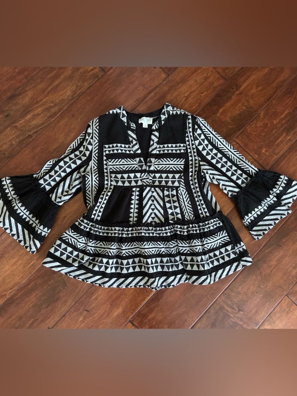 Black and white Jun & Ivy peplum top (size L)